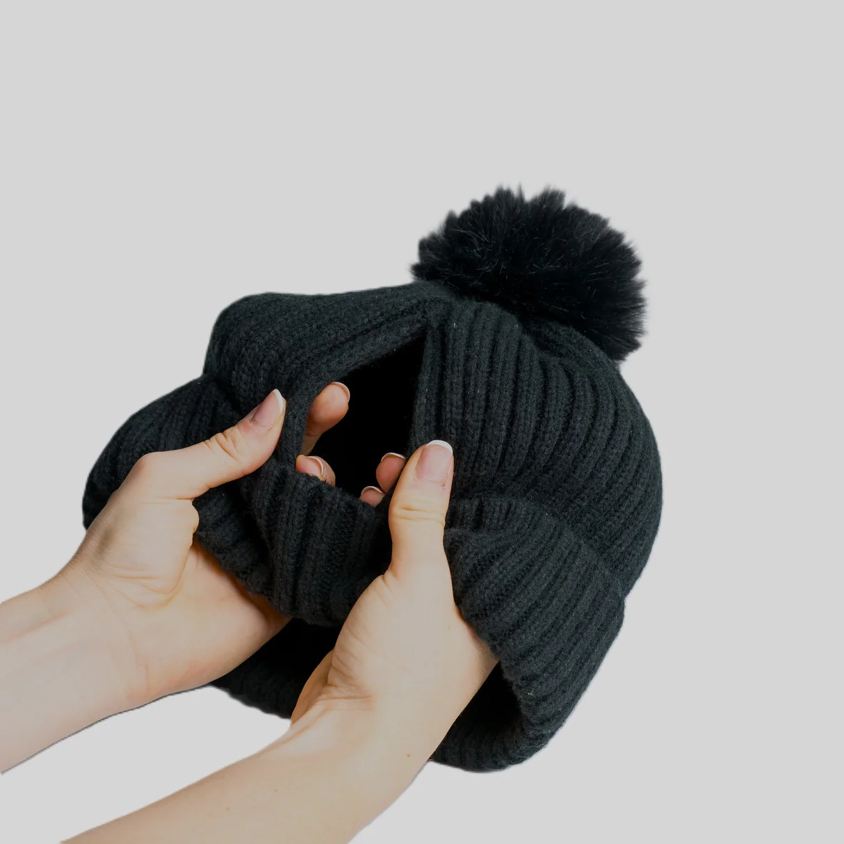 *NEW* Versatail Magni-Strip Bobble Hat *NEW* Versatail Magni-Strip Bobble Hat