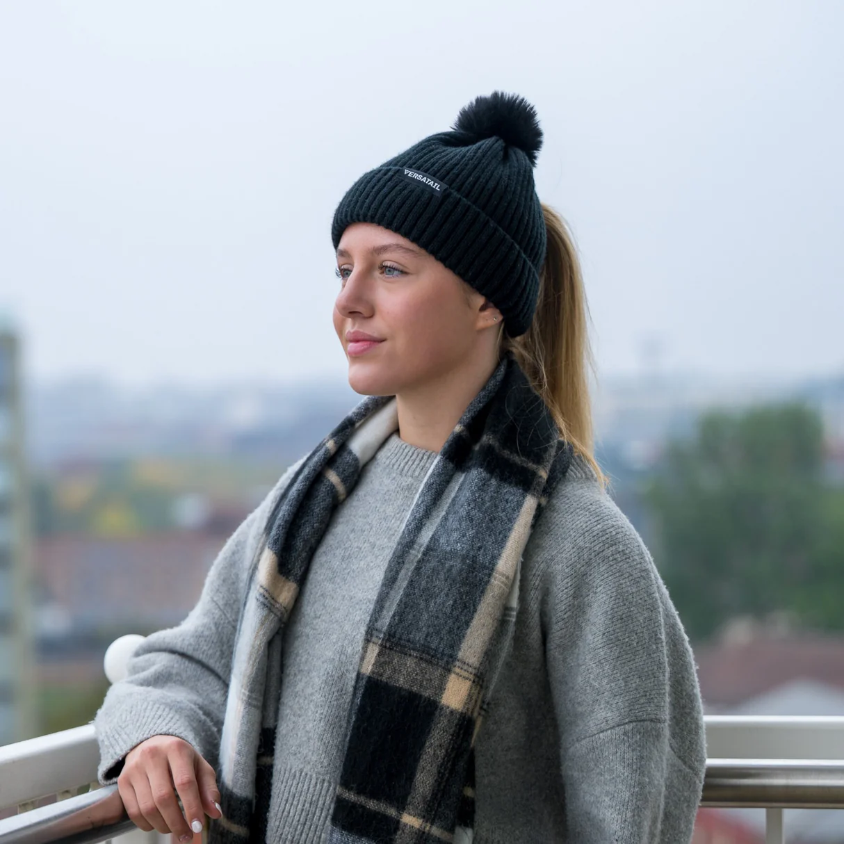 *NEW* Versatail Magni-Strip Bobble Hat *NEW* Versatail Magni-Strip Bobble Hat